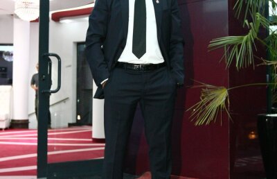 Citează din Piţi Talent » Reghecampf se războieşte cu fraţii Becali pe versuri de manele