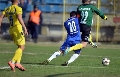 Olteneşte, italieneşte » Bistriţenii au contestat vehement penalty-ul ce a făcut diferenţa