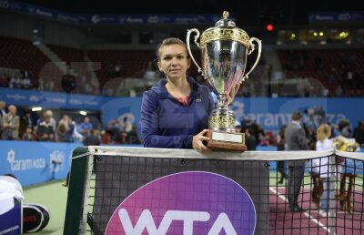 FOTO Regină la Turneul Campioanelor! Halep a învins-o pe Stosur în finala de la Sofia, după ce a revenit spectaculos de la 0-1