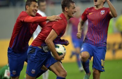 VIDEO Steliştii au talent » Szukala jonglează în stilul lui Luţu şi cîntă alături de un alt fotbalist din Liga 1 :)