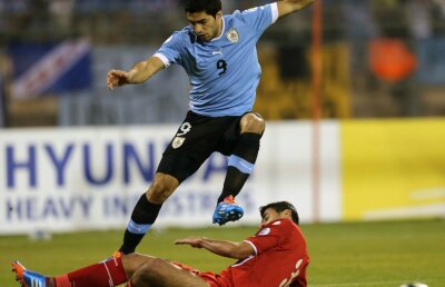 VIDEO Thaer Bawab e prea mic pentru Mondial » Iordania, zdrobită de Uruguay: 5-0!