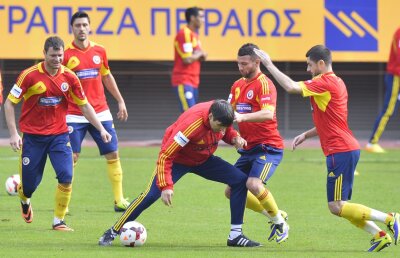 Azi e Grecia - România, turul barajului CM 2014 » Victor Piţurcă vine cu două mutări neaşteptate în echipa de start: Bănel Nicoliţă şi Alexandru Maxim