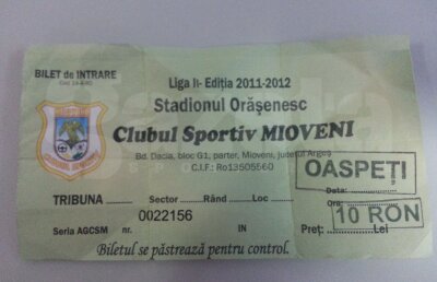 FOTO Cît trebuie sa îndure un suporter oltean: "Ţii cu cu Ştiinţa? Scoate banu'!"