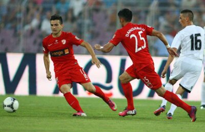 VIDEO A renunţat la sacou » Dănciulescu a revenit în teren la amicalul cu Cernica, scor 7-0