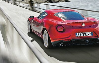 24 de ore alături de Alfa 4C » Fisichella a testat alături de jurnaliştii TopGear noul automobil Alfa Romeo