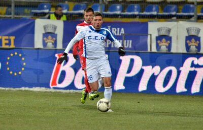 FOTO şi VIDEO Împiedicaţi de ultima clasată » Pandurii, doar egal pe terenul Coronei, scor 1-1