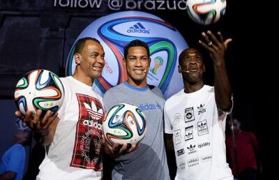 VIDEO şi FOTO » S-a lansat mingea oficială a Cupei Mondiale din Brazilia 2014