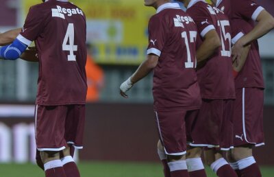 Doi jucători rapidişti acuză că au fost bătuţi de bodyguarzi în club: "Au tăbărît pe ei cu bîte şi răngi!"