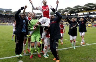 VIDEO Salvator la 17 ani » Adolescentul Riedewald a debutat la Ajax cu două goluri în 5 minute!