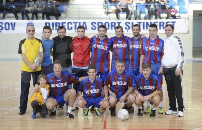 FOTO Spectacol la "Turneul Vedetelor" cu Gică şi Ianis Hagi, Popescu şi Măldărăşanu