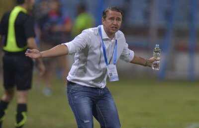 VIDEO I-au lăsat nervii la primul amical! » Un stelist a comis-o şi l-a scos din sărite pe Reghecampf