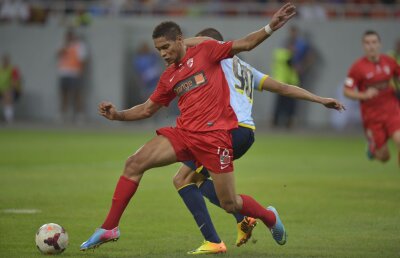 Alertă! După plecarea lui Luchin, Dinamo mai pierde un fundaş de la antrenamente: Durimel s-a accidentat