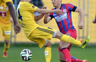 VIDEO+FOTO 3 meciuri, 3 posturi, întrebarea rămîne: "Unde-i poarta?" » Claudiu Keşeru n-a strălucit nici cu Lucerna, 0-1, şi Steaua rămîne fără victorie