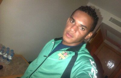 FOTO Fermecat de Vaslui » Un ecuadorian aflat în probe s-a pozat cu tot echipamentul galben-verzilor :D