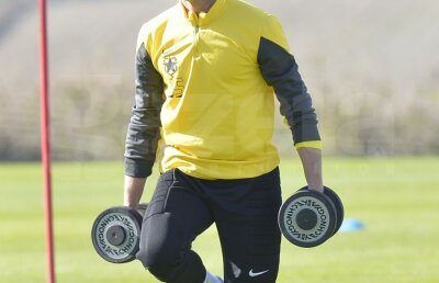 Critici pentru Martin Bogatinov »  Bogdan Stelea: "E deja un semn de întrebare că nu apără deloc"