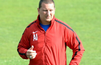 EXCLUSIV Ionuţ Chirilă îi dă o replică violentă lui Dinu Gheorghe: "Un fost şef de vamă pe care sistemul l-a făcut preşedinte de club!"