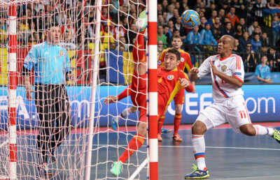 România a ratat calificarea în semifinalele Europeanului de futsal » "Tricolorii" au fost umiliţi de Rusia
