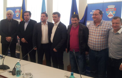 Apariţie inedită » Dorinel Munteanu în prim-plan la o gală Superkombat