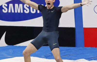 După 21 de ani, Serghei Bubka a fost depăşit » Renaud Lavillenie a stabilit un nou record mondial la săritura cu prăjina în sală