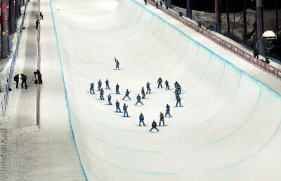 Inimă pentru Sarah Burke » Un omagiu extraordinar pe gheaţa de la Soci