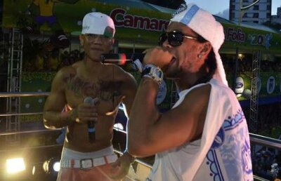 VIDEO Show marca Ronaldinho » A cîntat rap, s-a distrat cu o brunetă şi apoi a fost pedepsit
