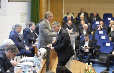 "Am întrebat şi eu în stînga şi în dreapta" » S-a anunţat, neoficial, noul "Naş" de la FRF!