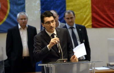 Răzvan Burleanu, preşedintele Federaţiei Române de Fotbal, vine luni la Tribuna 0!