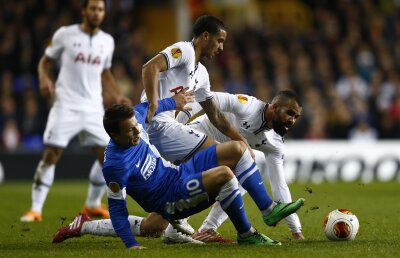 VIDEO S-a jucat manşa tur a optimilor de finală din Europa League » Echipele lui Vlad Chiricheş şi Cosmin Moţi, ca şi eliminate