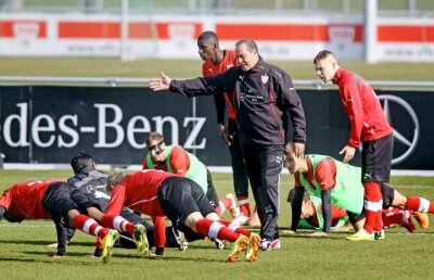 Alex Maxim trece la flotări cu Huub Stevens » Ce reguli noi a instituit noul antrenor de la Stuttgart