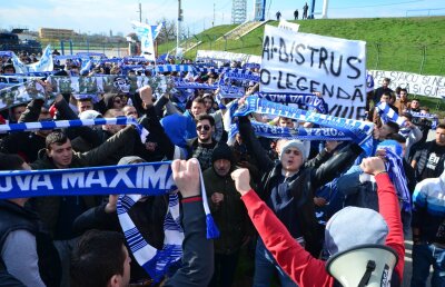 Revoluţie eşuată în Bănie » Au scandat o oră şi-au mers acasă