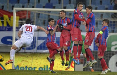 Motiv de îngrijorare pentru Laurenţiu Reghecampf! Doi jucători de bază vor sta la fiecare avertisment