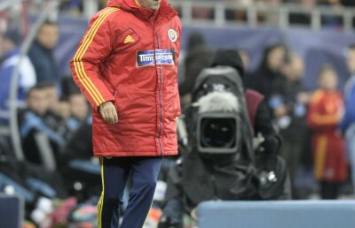 Derby-ul, sub lupa selecţionerului » Victor Piţurcă a fost în lojă la Steaua - Dinamo