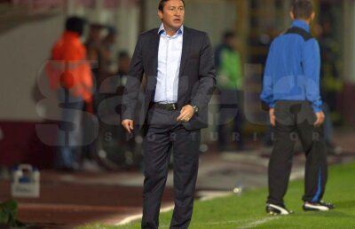 Rapid are pîrtie spre Liga 1, dar e măcinată de probleme interne » Viorel Moldovan îşi pregăteşte demisia: "Da, e adevărat"