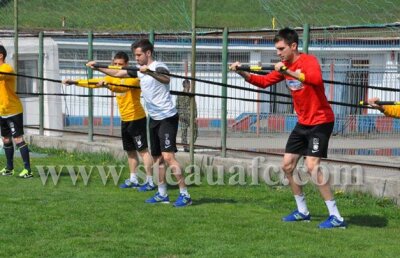 GALERIE FOTO Din secretele steliştilor » Thomas Neubert i-a "înhămat" pe jucători la un nou tip de antrenament