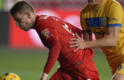 Valentin Lazăr explică faza controversată din meciul cu Petrolul: "Poate e vina mea, trebuia să cad mai devreme"