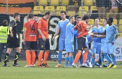 VIDEO Bad Balaci » Chiajna s-a impus cu 2-0, însă evidenţiatul serii a fost arbitrul