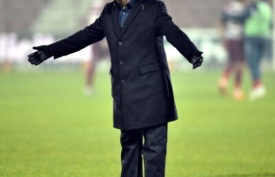 Dinu Gheorghe loveşte din nou » A aflat echipa Petrolului, acum ştie şi primul "11" al Braşovului de mîine seară!