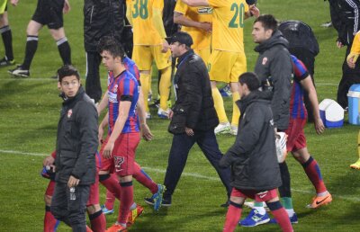 Cum explică Laurenţiu Reghecampf înfrîngerea cu Vaslui: "O echipă mare mai şi pierde!"