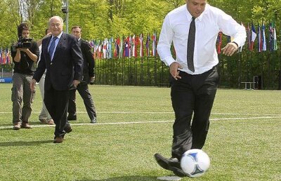 Sepp Blatter şi Ronaldo au încheiat o afacere cu ocazia Campionatului Mondial » Cît cîştigă brazilianul