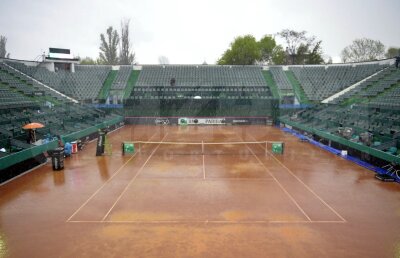 Meciul Simonei Halep se reia mîine, de la ora 10:00