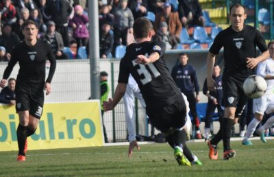VIDEO Max Nicu scoate "şepcile roşii" din zona retrogradării » ACS Poli - U Cluj 1-2