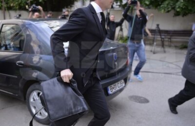 UPDATE Adus azi la Curtea de Apel, Mihai Stoica s-a enervat şi s-a răstit la judecător: "Nu eşti tu după gratii!" Ce a decis instanţa