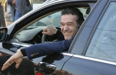 Să mai şi rîdem » Şedinţă de urgenţă la Viitorul! Gigi Becali le ţine lecţii de fotbal jucătorilor lui Gică Hagi :D