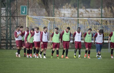 Probleme la CFR Cluj » Jucătorii au intrat în grevă şi ameninţă: "Nu ne mai antrenăm pînă nu primim banii"