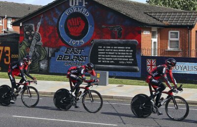 Cadel Evans, adevăratul cîştigător al primei etape din Turul Italiei: "După doar 20 km parcurşi, stăm foarte bine" ;)