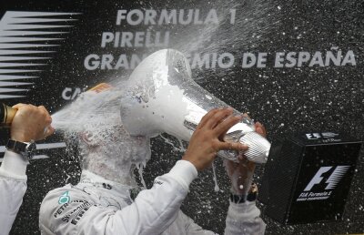 Nu iartă nimic! » Lewis Hamilton a cîştigat fără emoţii şi în cursa de la Barcelona