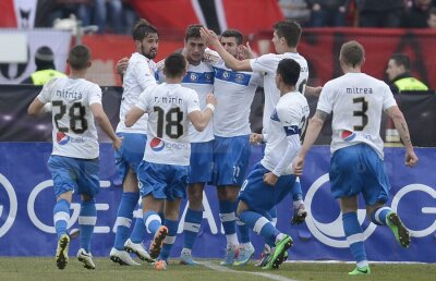 VIDEO "Lupii" cedează locul 2 Astrei, iar echipa lui Hagi obţine 3 puncte de aur » Viitorul - Petrolul 2-0