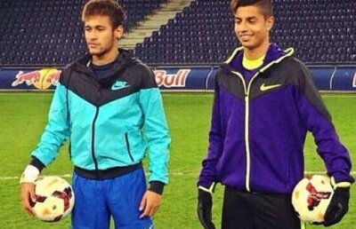 VIDEO El e viitorul » AC Milan l-a promovat la prima echipă pe Hachim Mastour, unul dintre cei mai talentaţi tineri din lume!