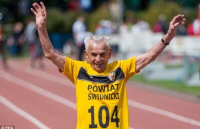 FABULOS! Oana Duşmănescu scrie despre un polonez centenar care scoate pe 100 de metri 33 de secunde, o viteză cam jumătate faţă de baremul arbitrilor de fotbal