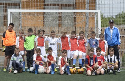 Cititorii l-au recunoscut pe Radu Troi, eroul din Dragomireşti! » Omul care l-a descoperit pe Dan Petrescu face minuni pentru copiii nevoiaşi. Află-i povestea!